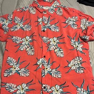 Vineyard Vines Red and White Casual Button Down Shirt